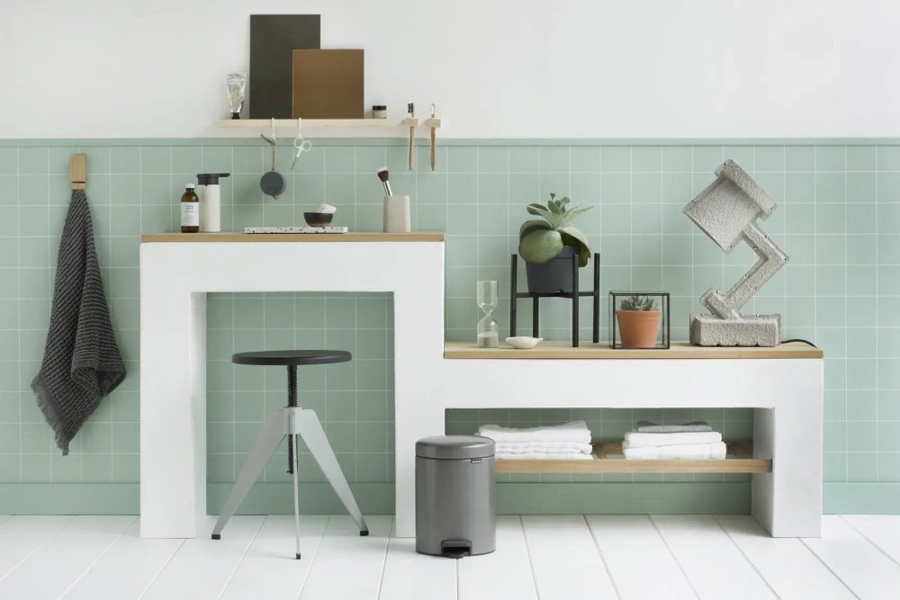 Brabantia Платиновый мусорный контейнер NewIcon 5л.