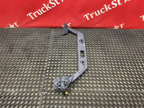 Кронштейн зеркала бокового правого 2019г