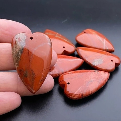 72239-кя Кулон "Вытянутое сердце" из красной яшмы 40*25мм