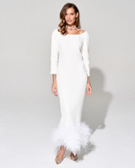 Платье-футляр из итальянского крепа с премиальными перьями страуса