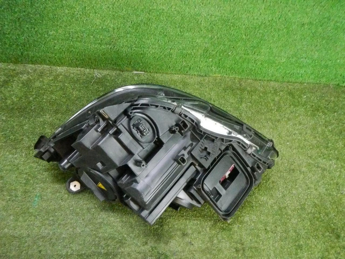Фара правая Mercedes C W204 (2011-2015) ксенон