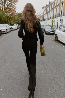 ZARA ПРИТАЛЕННАЯ РУБАШКА ИЗ КРЕПА, ЧЕРНЫЙ