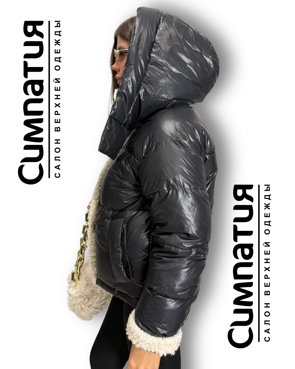 Зимняя куртка в черном цвете с декоративными деталями из эко меха