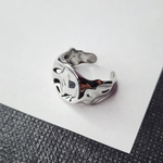 Кольцо готовое, сталь, безразмерное мятая текстура, стильное дополнение к образу