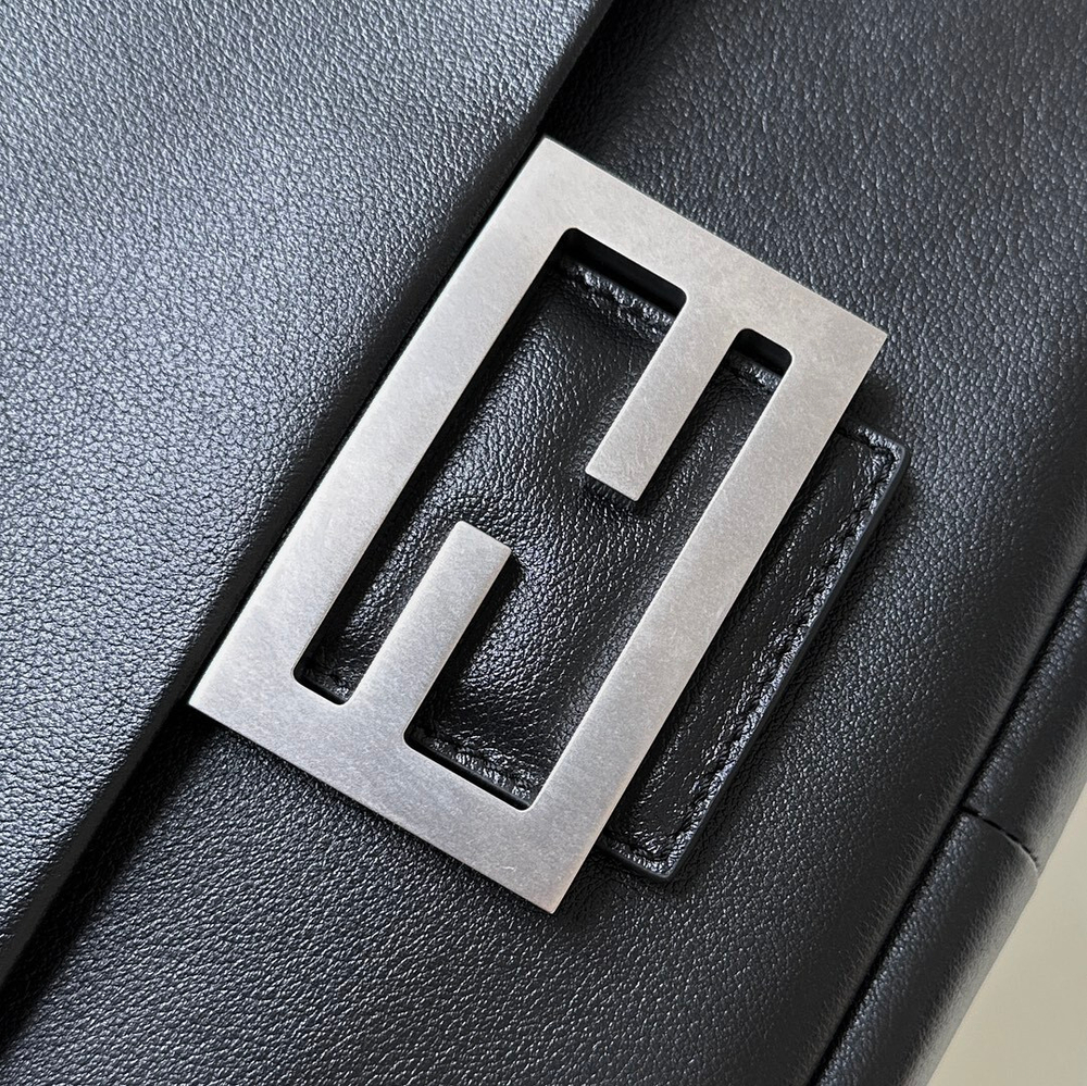 Fendi Baguette Chain Large 38 cm