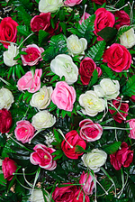 Венок ритуальный 170 см разноцветные розы