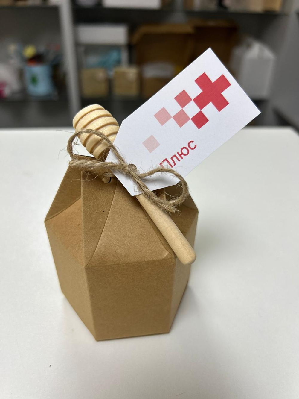 Брендированная баночка с медом в коробочке с биркой, 140 грамм