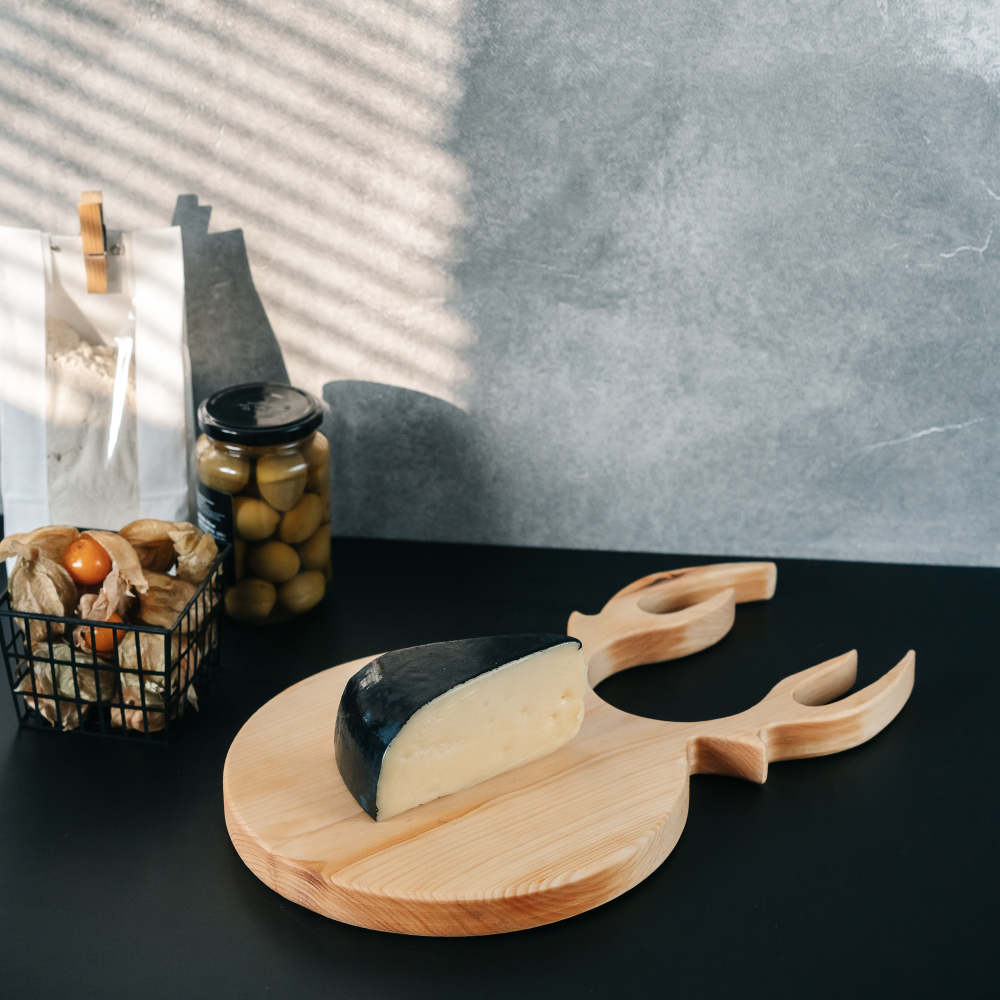 Доска разделочная из древесины сибирского кедра. RD93