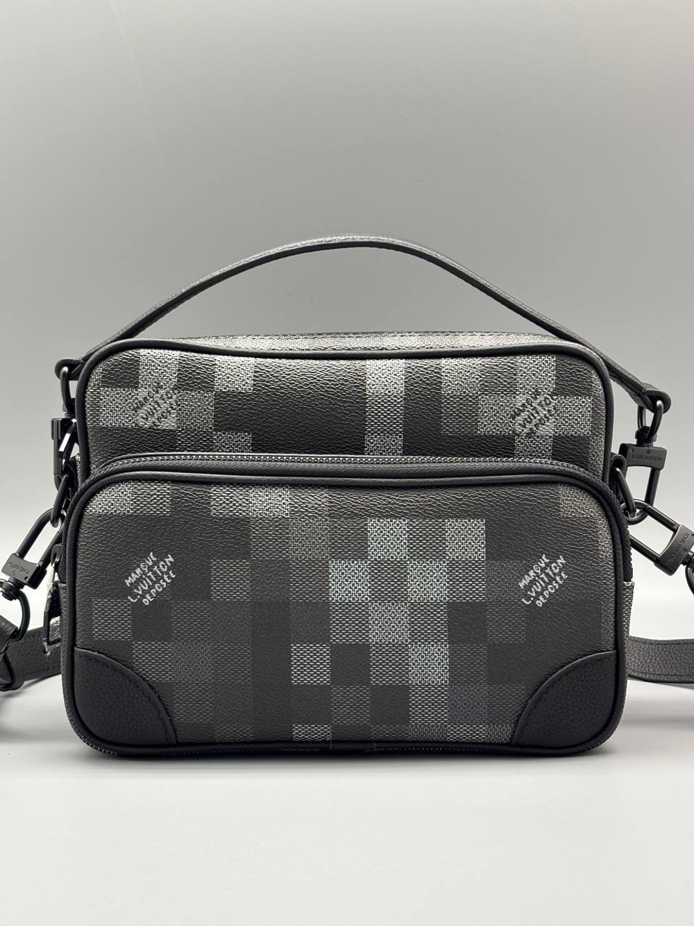Сумка-мессенджер Louis Vuitton