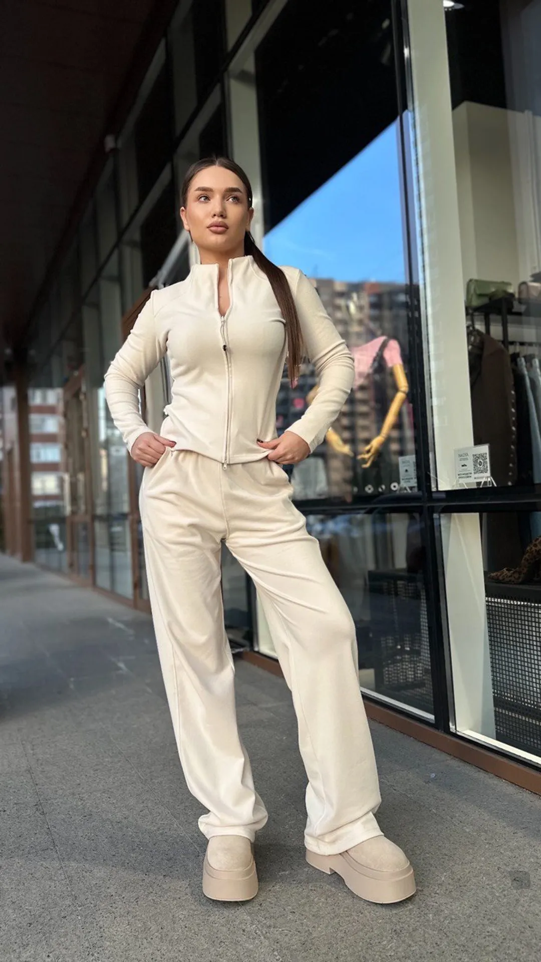 Костюм LJHY 25027 однотонный из лонгслива на молнии и широких штанов