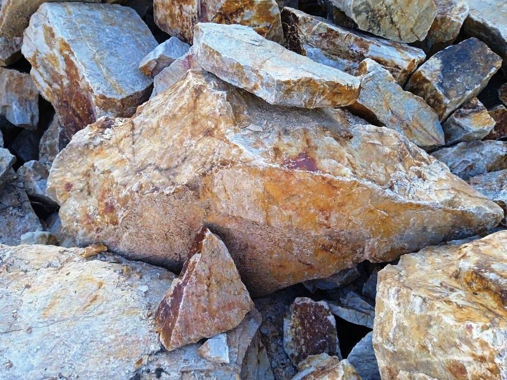 Глыба камень Кварцит медовый / тонна
