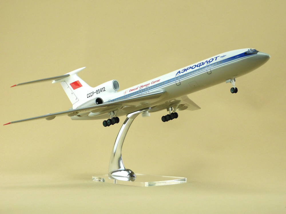 Модель самолета Ту-154Б-2 (М1:100, Аэрофлот СССР-85412 Олимпийский с шасси)