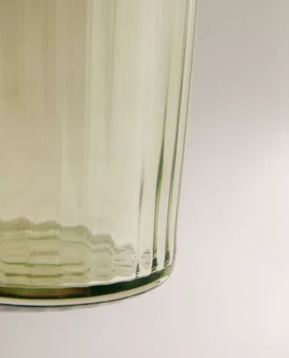ZARA HOME СТАКАН ИЗ СТЕКЛА С УЗОРОМ «ЛИНИИ», ЗЕЛЕНЫЙ