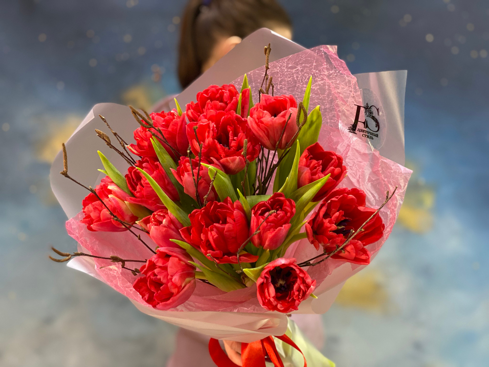 Букет № 44 из пионовидных красных Тюльпанов