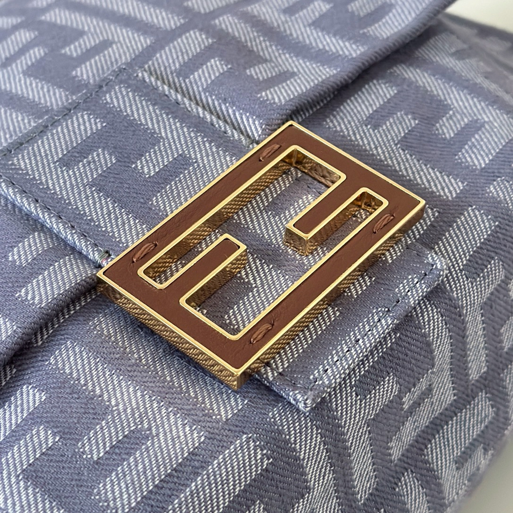 Fendi Medium Mamma Baguette 26 cm