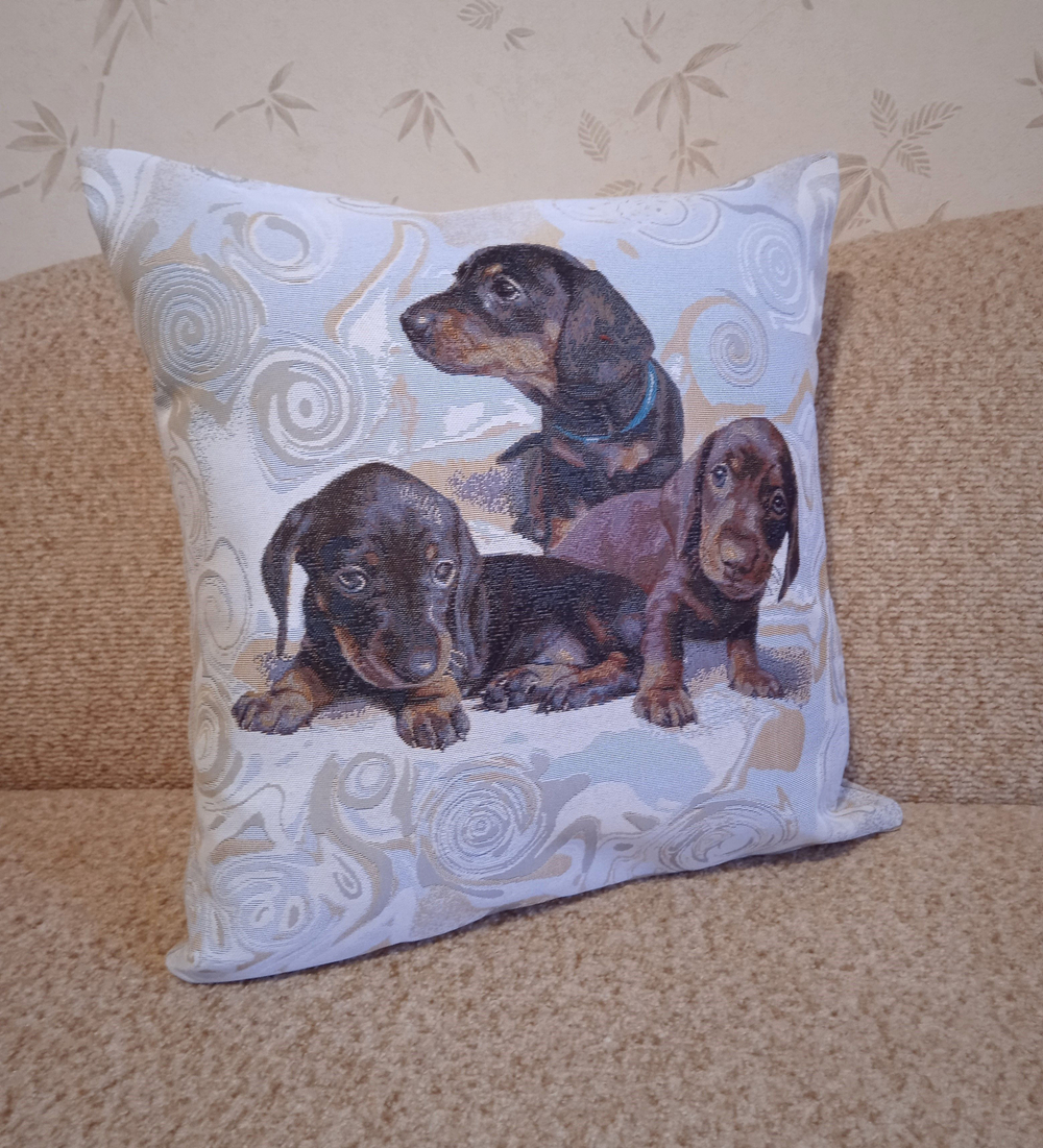 Декоративный гобеленовый чехол Таксы 47х47