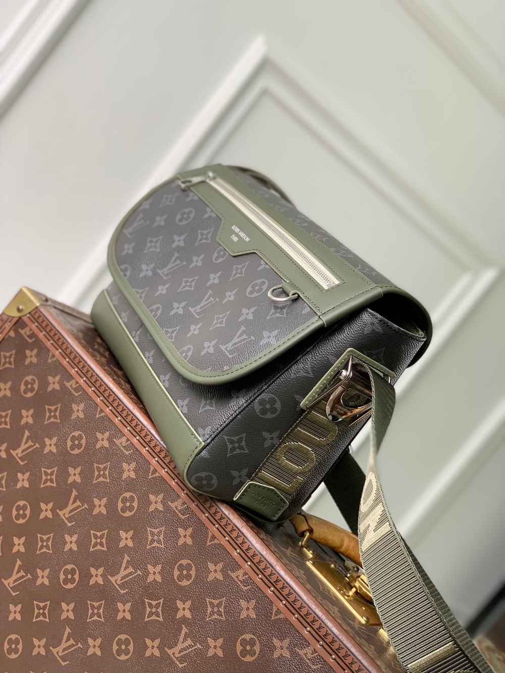 Louis Vuitton Courrier Messenger
