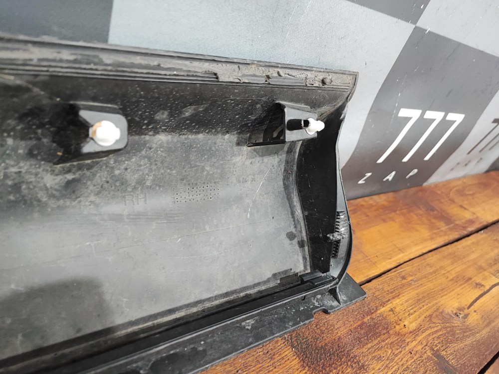 Накладка двери передней правой Skoda Kodiaq 16-нв Б/У Оригинал 565854940