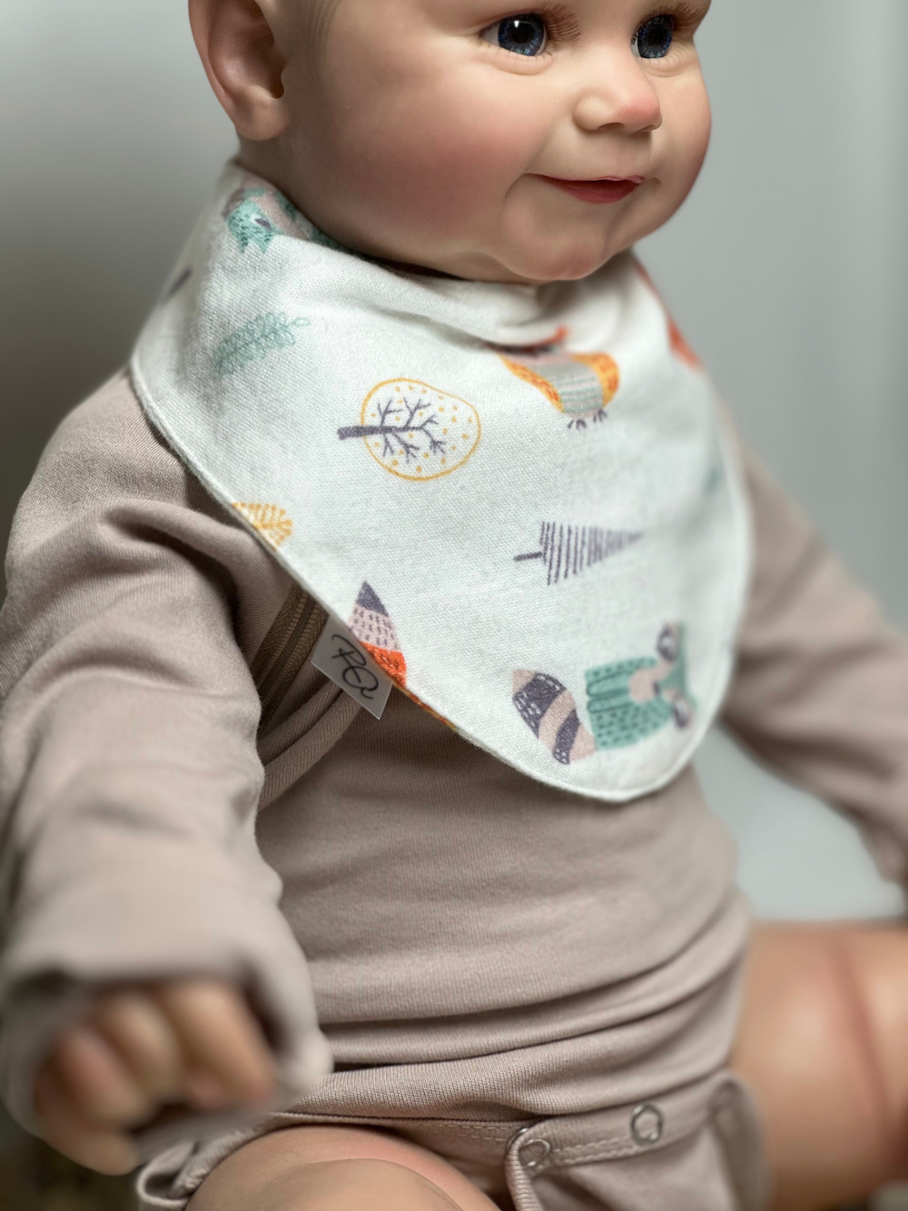 Слюнявчик нагрудник на кнопках RinaAmari в ассортименте