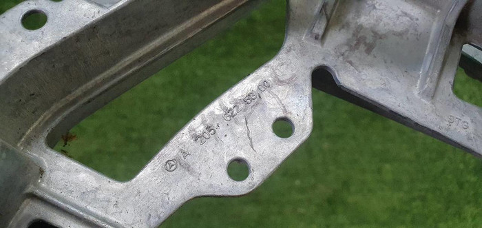 Кронштейн передней панели правый Mercedes C W205 (2014-2018)