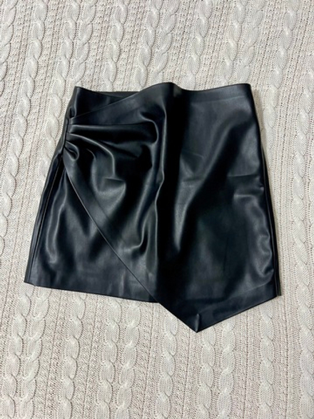 Юбка ассиметричная из экокожи (цвет - черный)