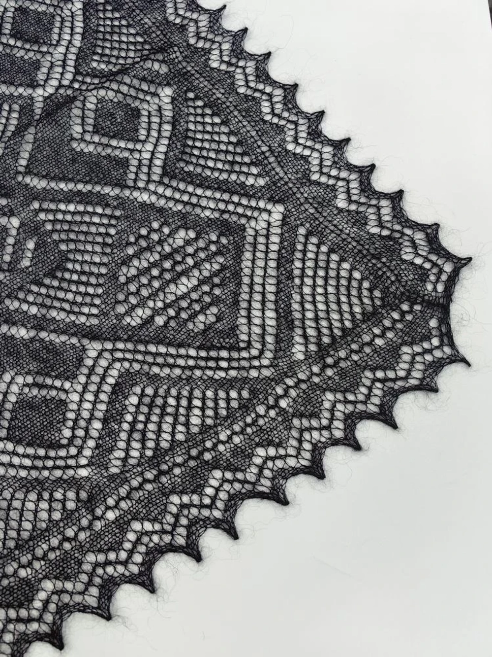 Оренбургский пуховый платок-паутинка А100-07 черный