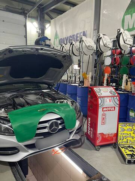 Полная замена масла в АКПП на Mercedes Benz C 200 с помощью специального аппарата Motul.
