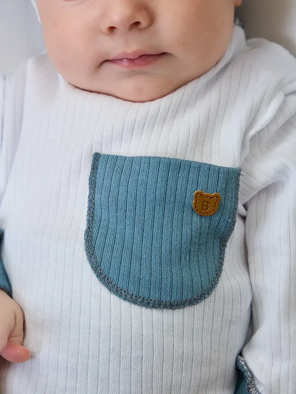 костюм для малыша швами наружу