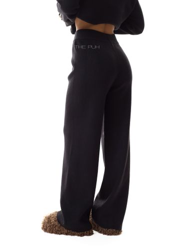 Черный трикотажный костюм с брюками