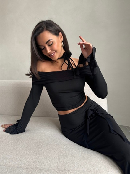 Женский костюм топ с юбкой воланы с розой черный