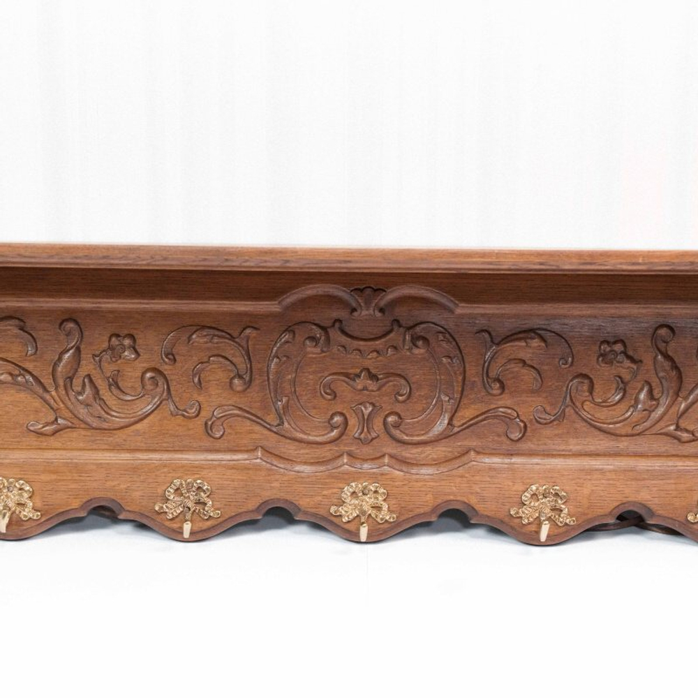 Резная настенная вешалка с латунными крючками