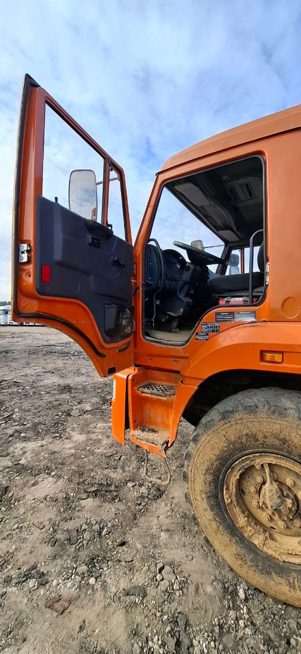 Агропромсервис 4382* на шасси КамАЗ 43118 6x6 Бортовой с КМУ 438240-02 (Дизельный, 11,8 л, 300 л.с.,
