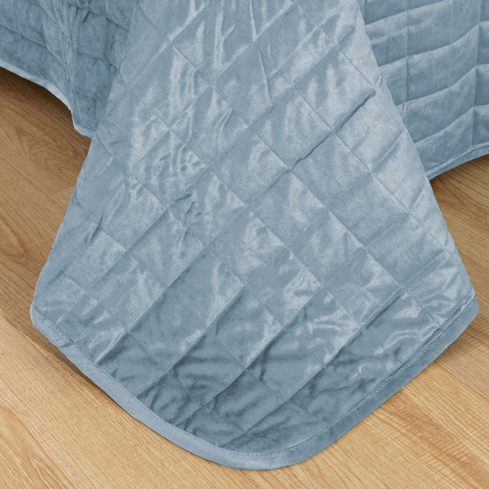 Велюровое покрывало в клетку и две наволочки OVL019