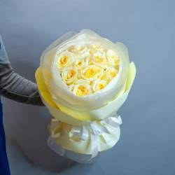 Садовые розы Кендилайт в оформлении