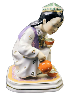Фарфоровая статуэтка "Маленькая хозяйка" ДФЗ