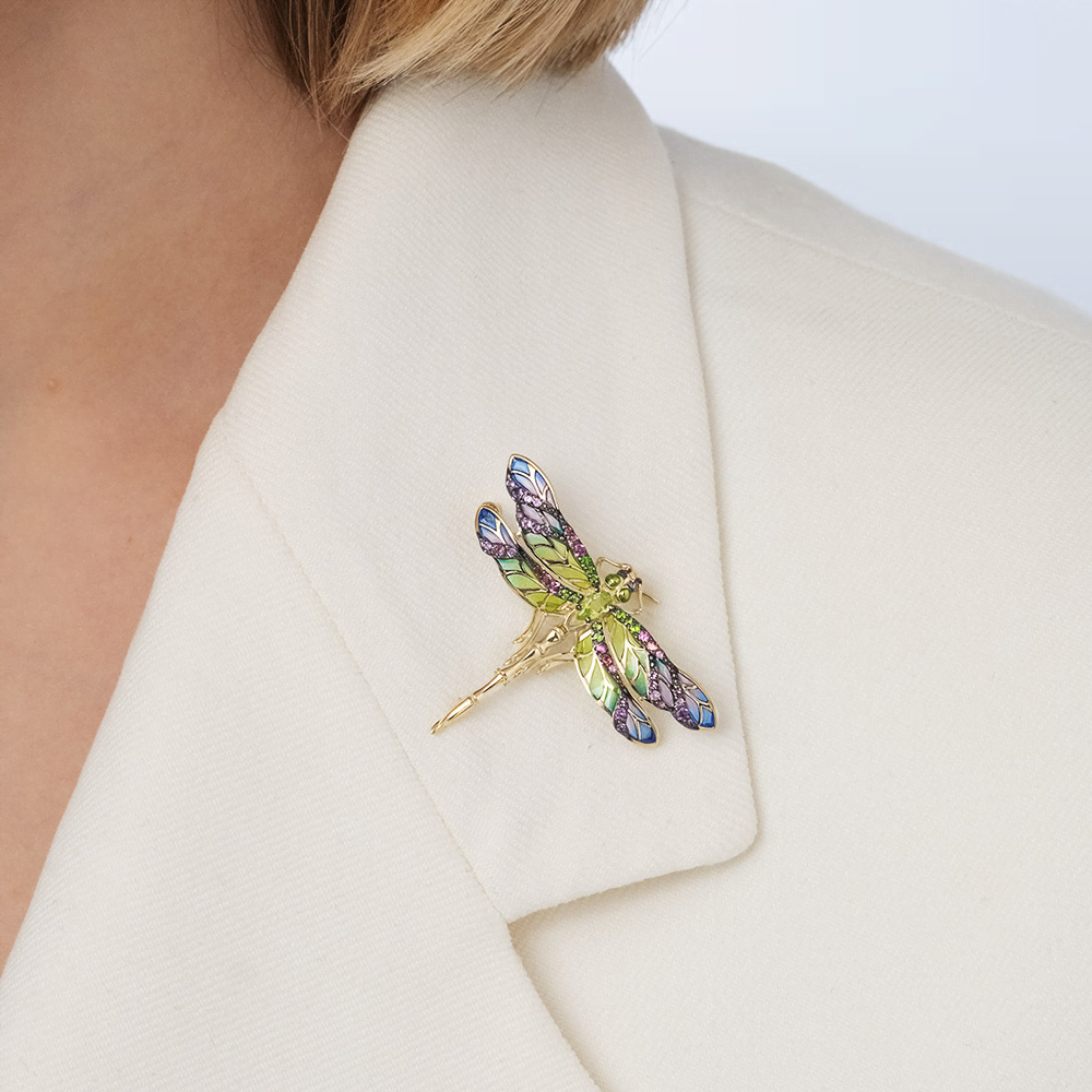 Брошь «Стрекоза» из лимонного золота с миксом камней и эмалью