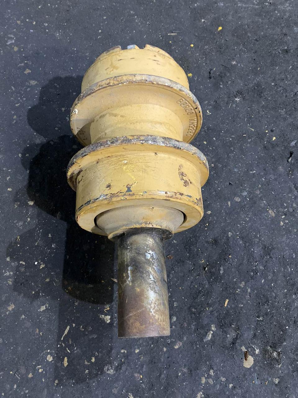 Каток поддерживающий D135A-1/D150A-1/D155A-3