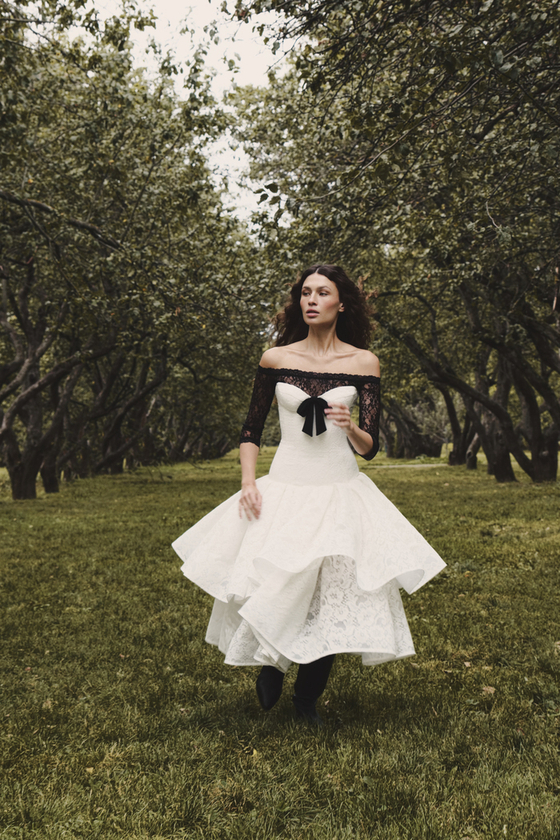 Платье миди корсетное из кружева с бантом