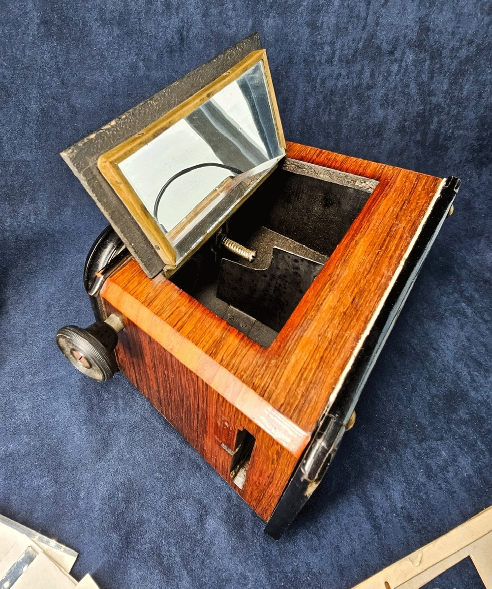 "Коллекция из 16 редких трехмерных стереоизображений Санкт-Петербурга и Кронштадта на стекле вместе со стереоскопом". Николай Петрович Сырейщиков. 1900 г.