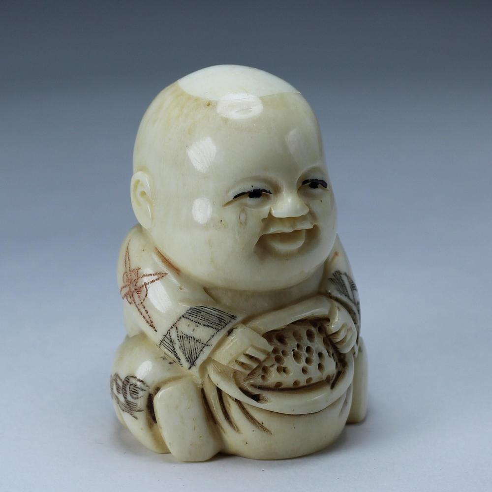 Нэцкэ Ребенок с мешком риса