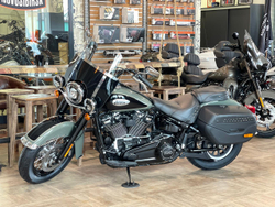 Heritage 114 Softail Harley-Davidson 2021 Vivid Black Deadwood Green / Vivid Black