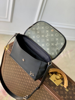 Louis Vuitton Pulse Messenger