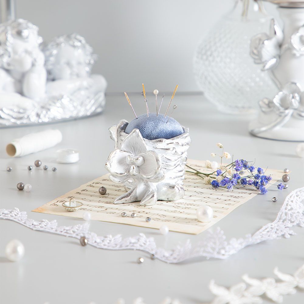 Игольница Орхидея Ликаста Белая Сильвер