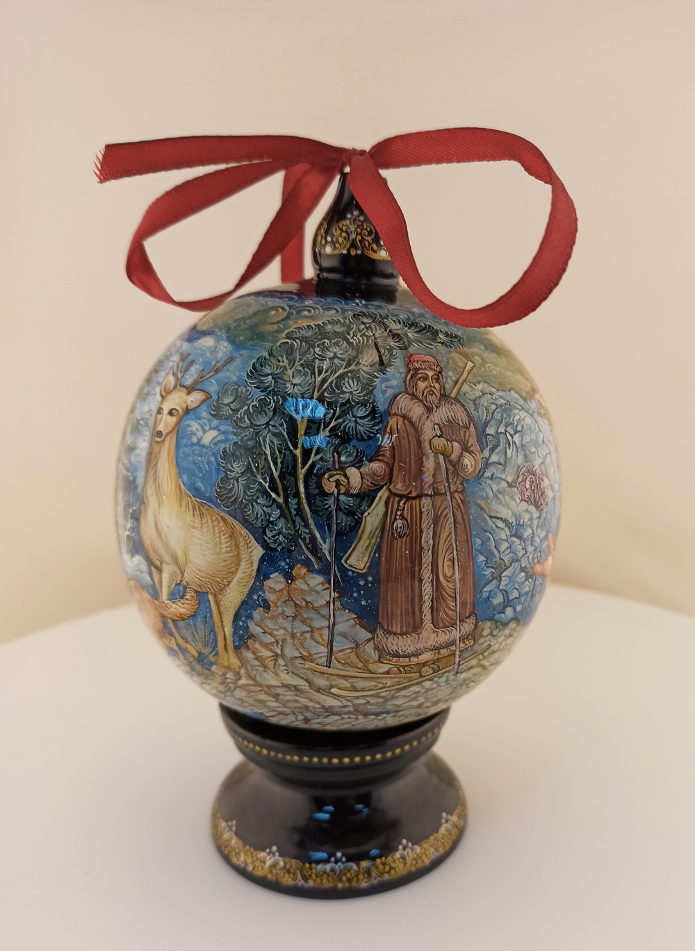 Шар новогодний сувенирный "Серебряное копытце"  (полная роспись) худ. Кособрюхова