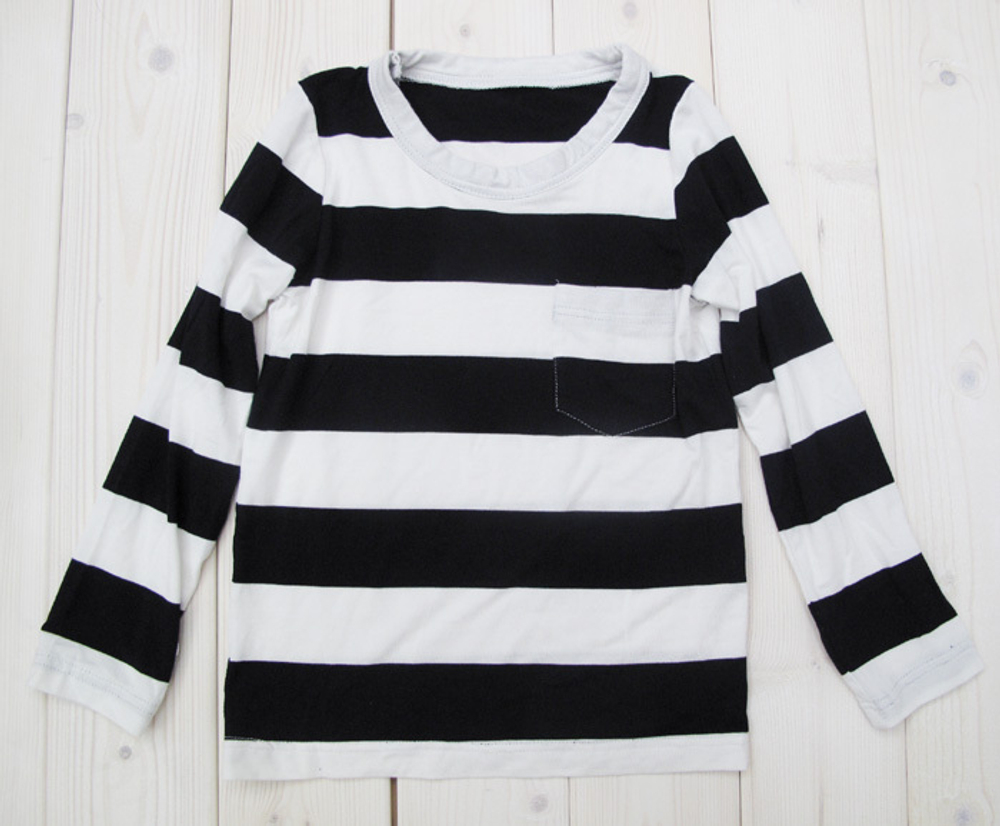 Лонгслив детский с широкими полосками и накладным карманом