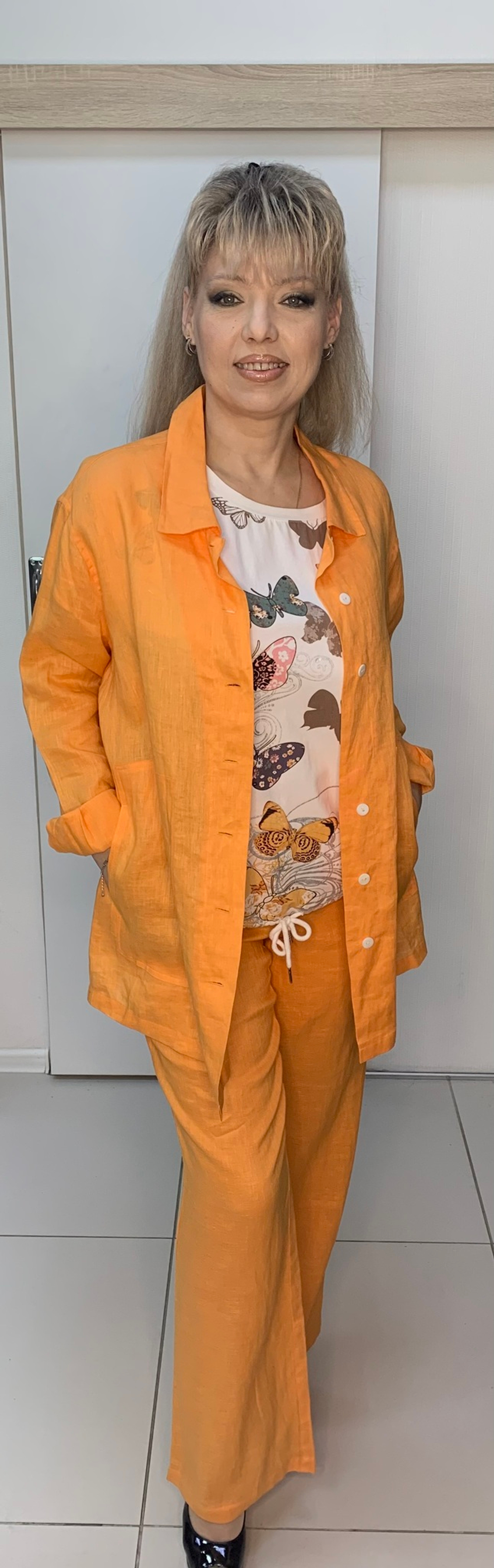 Льняная оранжевая рубашка