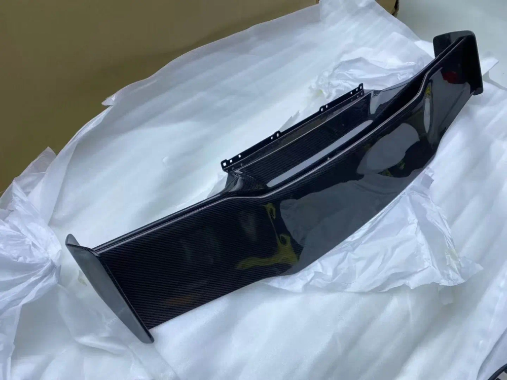 Карбоновый спойлер-крыло для Lamborghini Huracan Ламборгини Хуракан