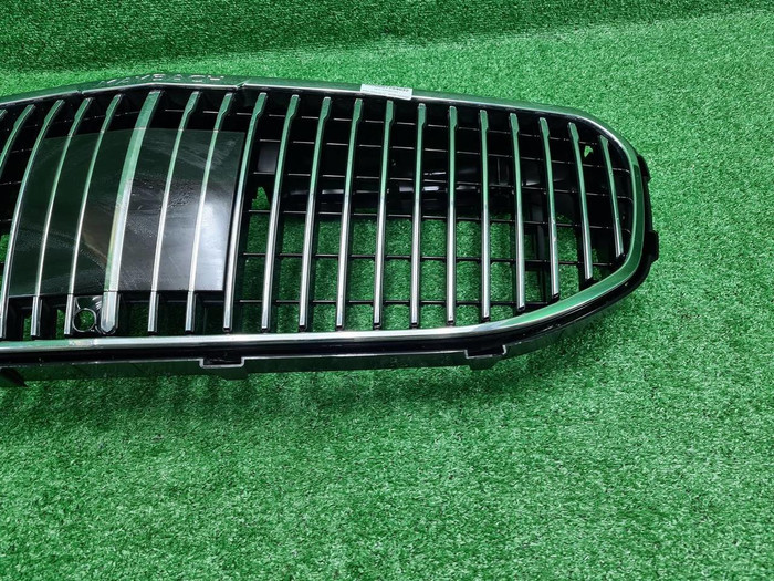 Решетка радиатора Mercedes GLS X167 19-23 Maybach