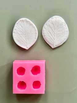 Молды силиконовые для лепки Клубники и земляники: листик с контуром и ягодки 4 шт / фактурная форма для листьев из полимерной глины, холодного фарфора, воска и фоамирана