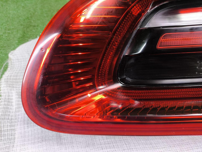 Фонарь правый внутренний Porsche Macan 95b (14-18)